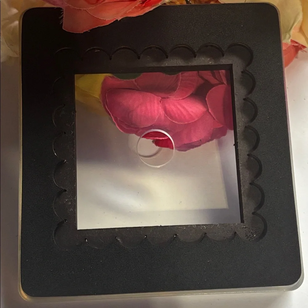 SIZZIX CLEAR SQUARE SCALLOP